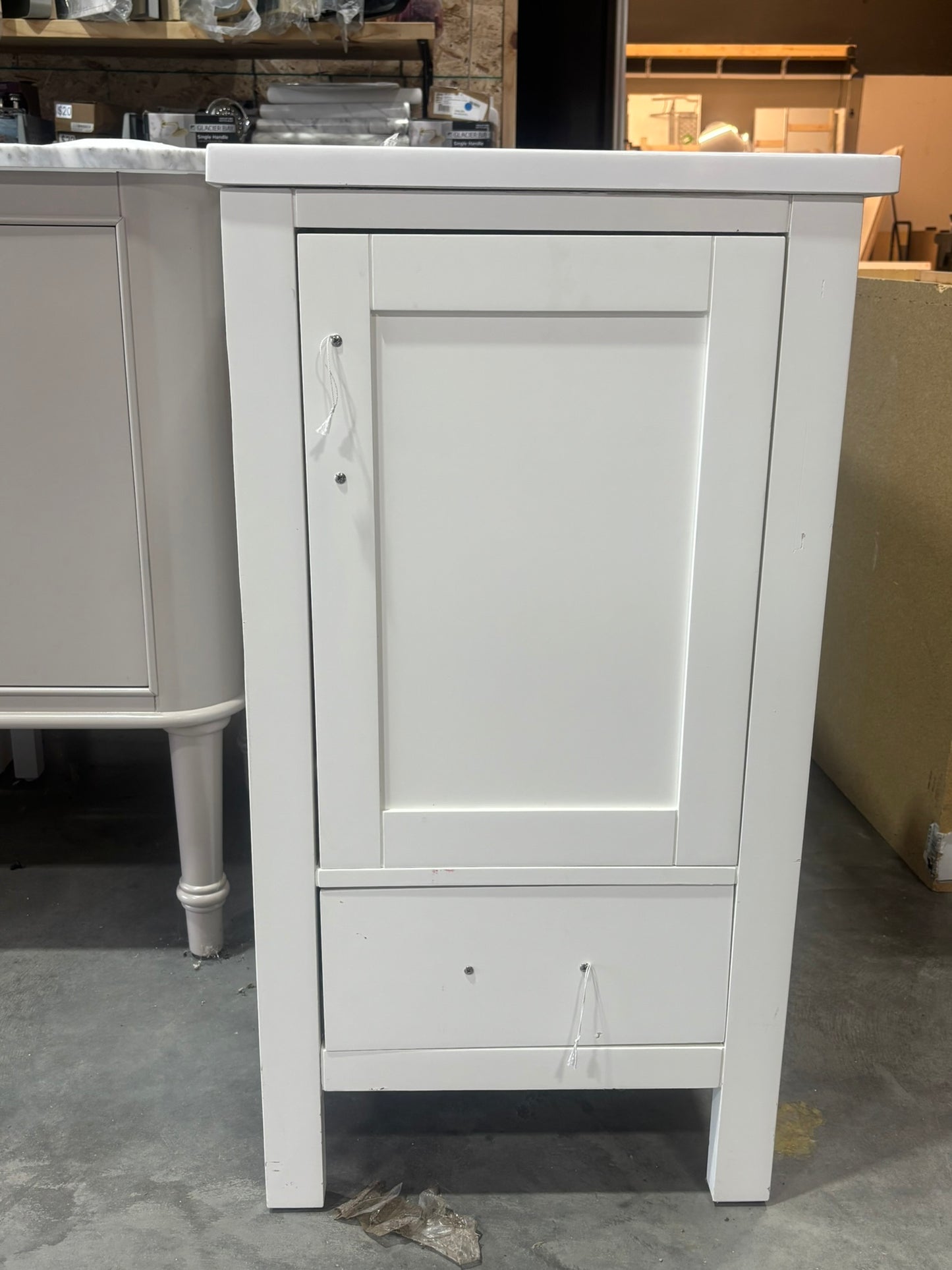 18" white vanity with white top