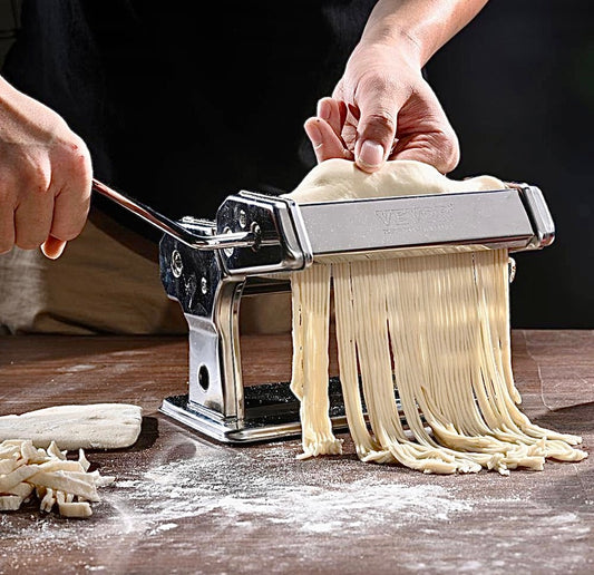 Manual pasta maker