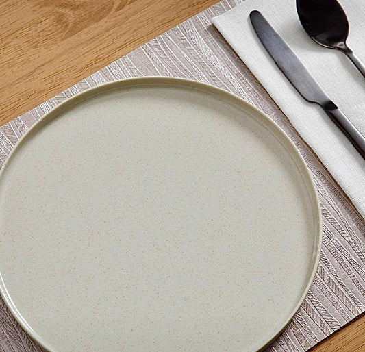 Dinner plates in natural beige