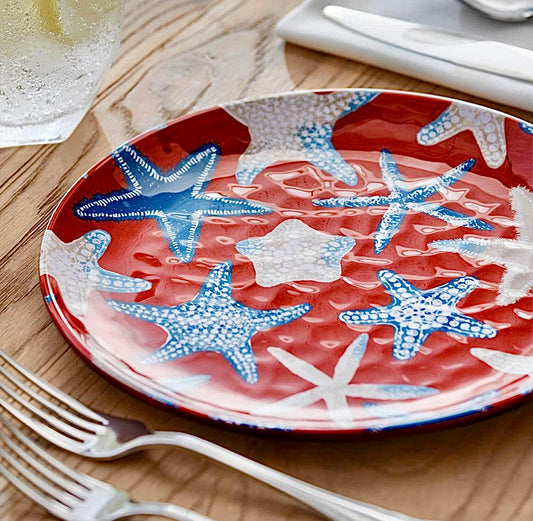 Accent plates in red with starfish