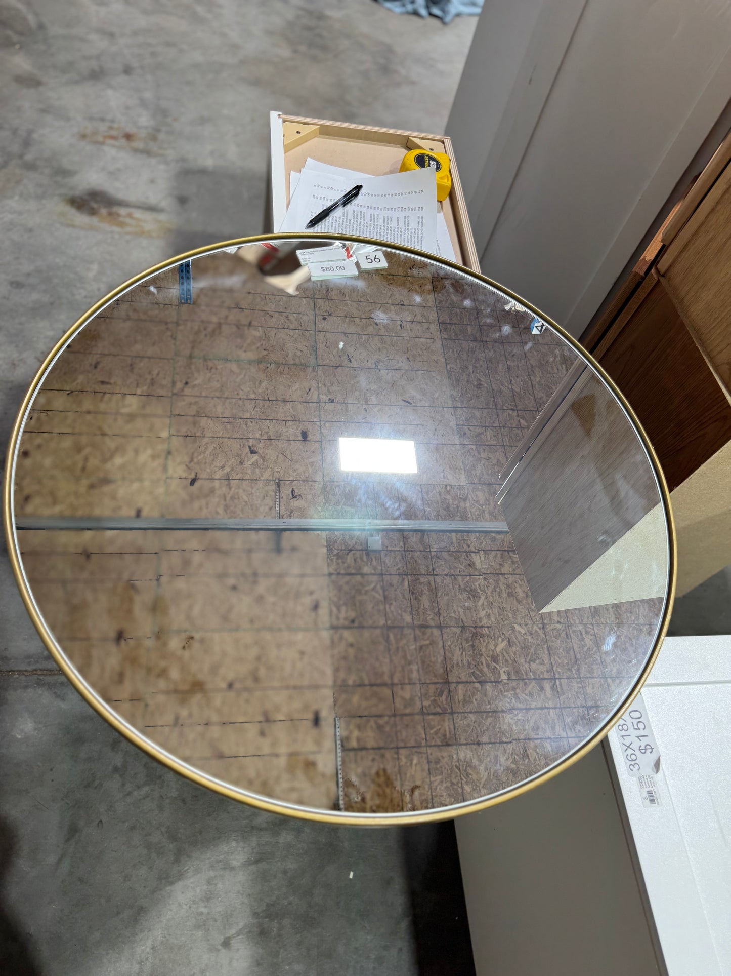 30" round gold mirror