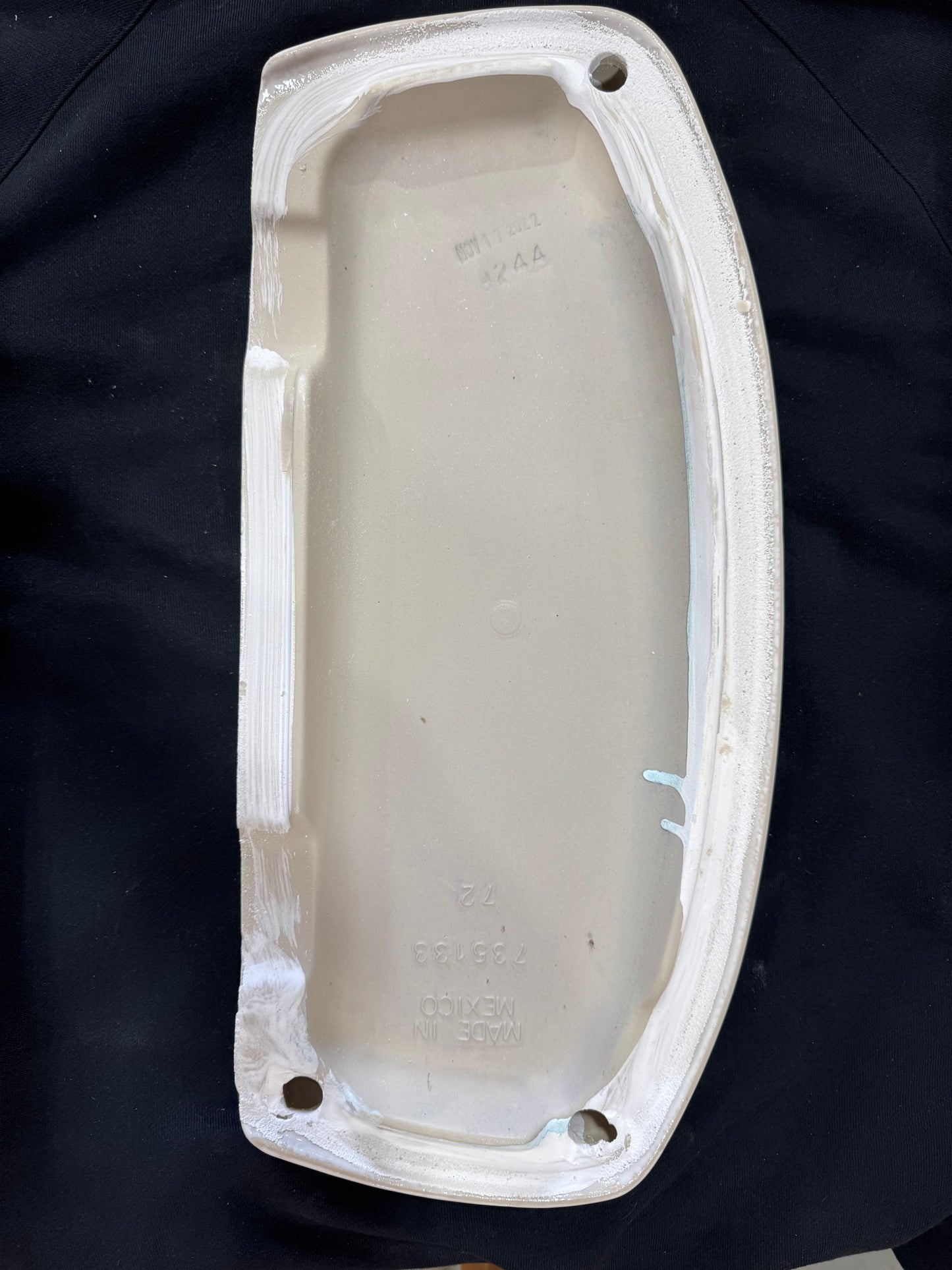 Yorkville toilet tank lid